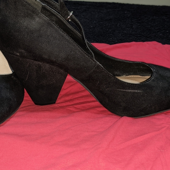 Torrid faux suede heel with ankle strap - Picture 2 of 4